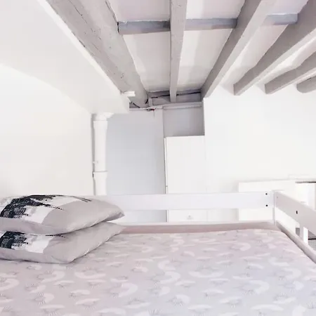 Apartment Sacre Coeur Flat